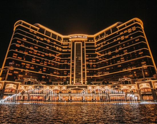 【マカオ発着】マカオきらめきナイト！オープントップバスで巡る夜景ツアー＜日本語ガイド/ポルトガル料理の夕食付き＞